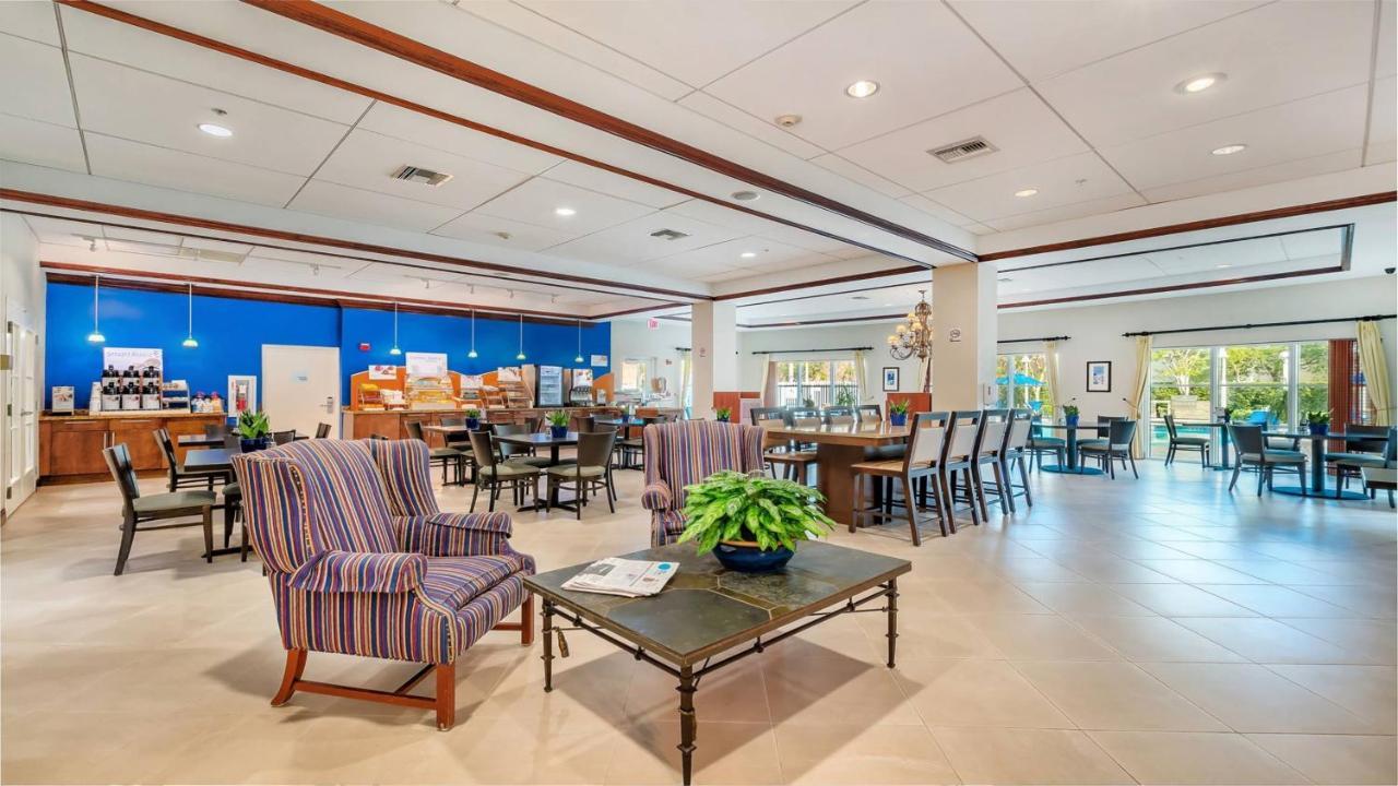 Holiday Inn Express & Suites Miami Kendall By Ihg Country Walk Bagian luar foto