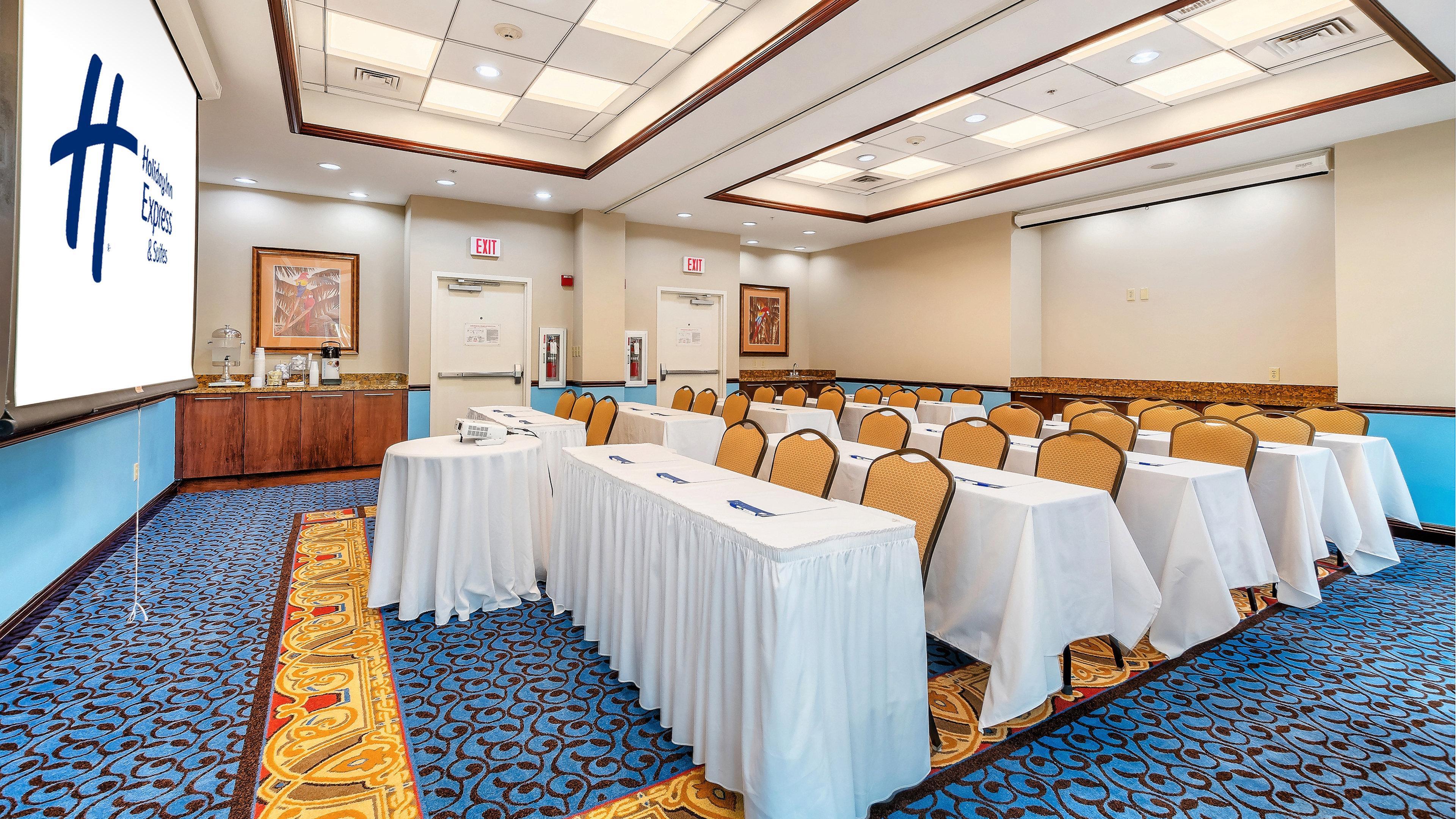 Holiday Inn Express & Suites Miami Kendall By Ihg Country Walk Bagian luar foto