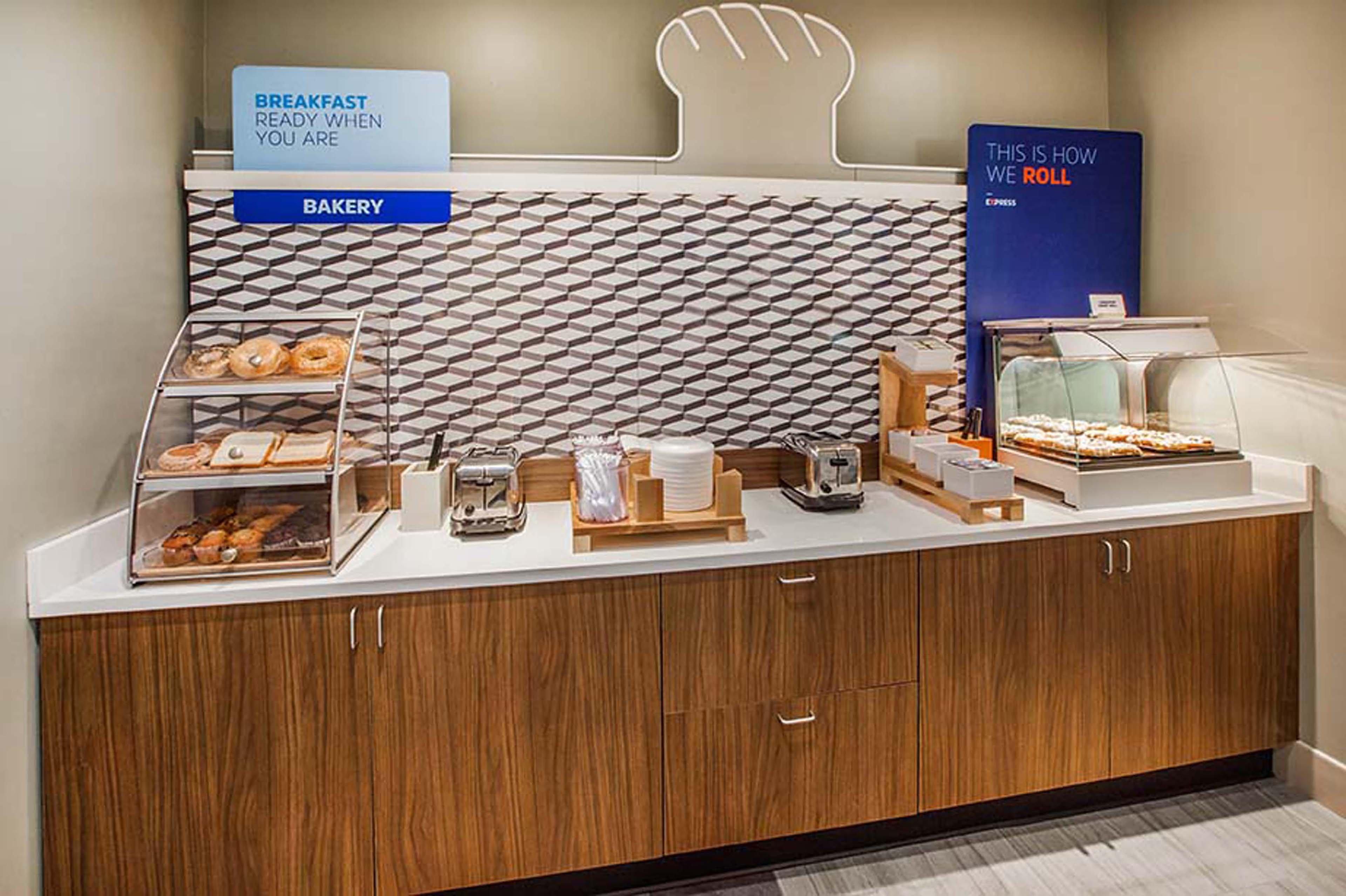 Holiday Inn Express & Suites Miami Kendall By Ihg Country Walk Bagian luar foto