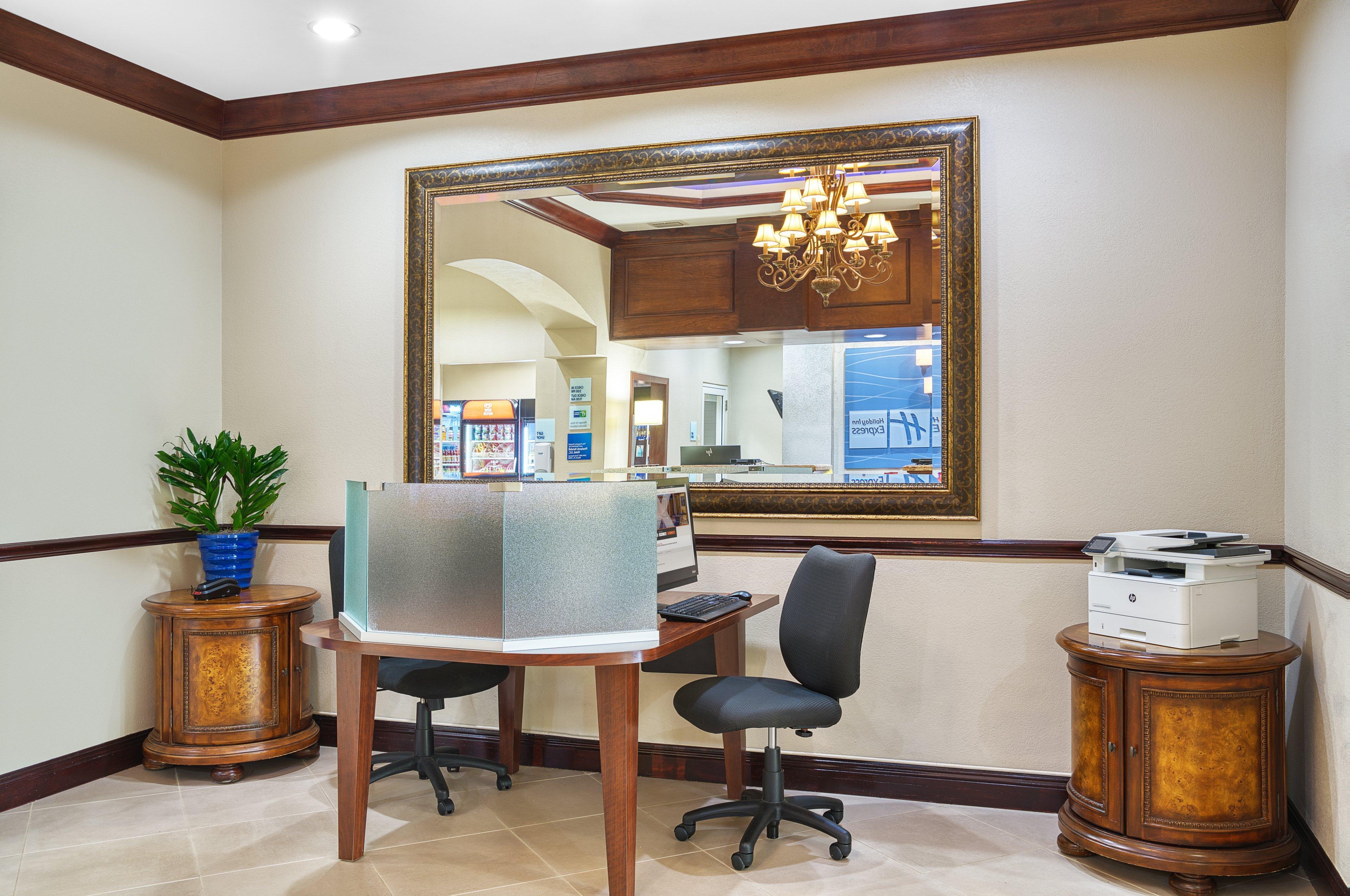 Holiday Inn Express & Suites Miami Kendall By Ihg Country Walk Bagian luar foto