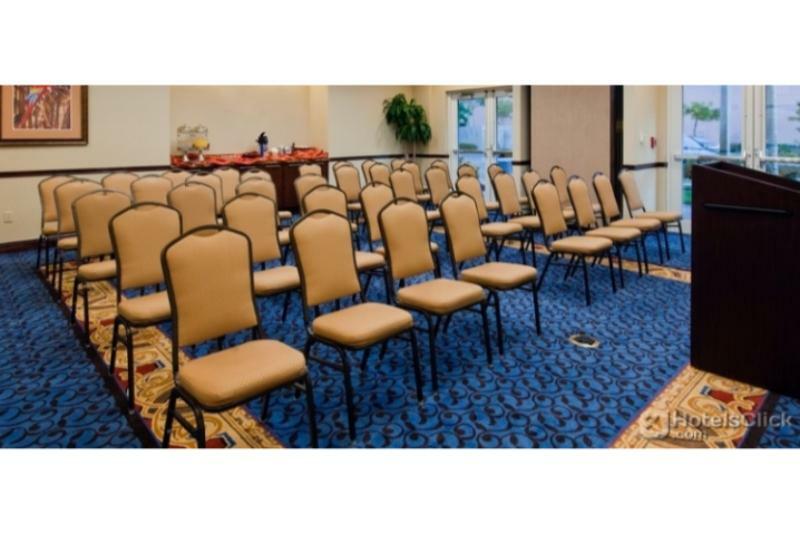 Holiday Inn Express & Suites Miami Kendall By Ihg Country Walk Bagian luar foto