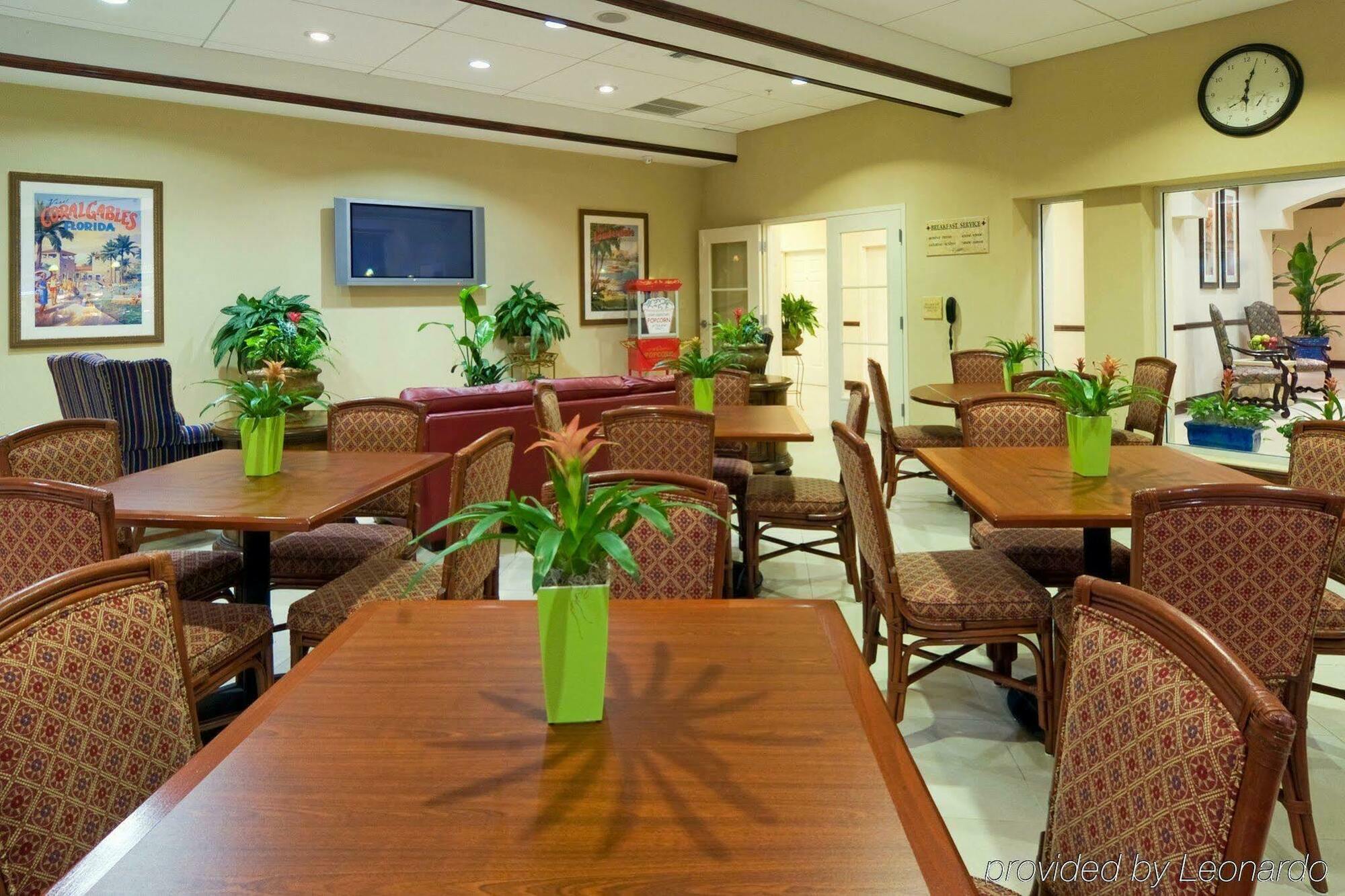 Holiday Inn Express & Suites Miami Kendall By Ihg Country Walk Bagian luar foto